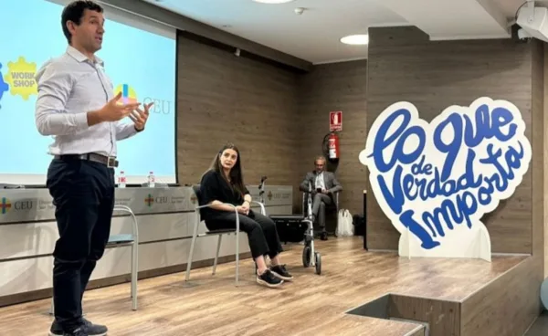 Xabier Olza, conferencista para eventos corporativos sobre Comunicación Efectiva