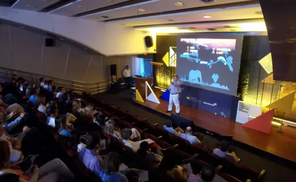 Nicolás Reyes, conferencista para eventos corporativos sobre Liderazgo Transformacional