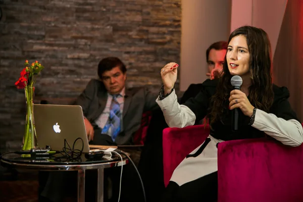 Mónica López, conferencista para eventos corporativos sobre Felicidad Organizacional