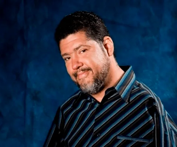 Tony Meléndez — Conferencista de Trabajo en Equipo